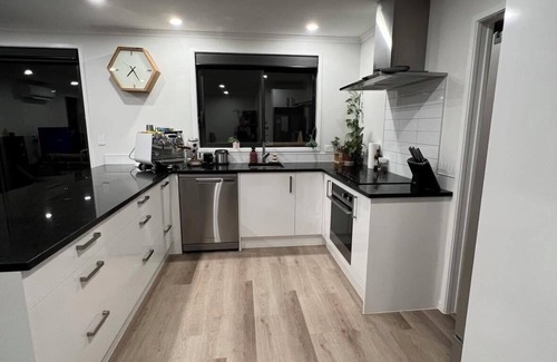 Waitara House | Comfy and Convenient Modern Waitara Home