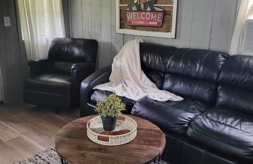 Scraper Cabin | Comfy Cabin golf, fish, Illinois river, ATV, Kayak