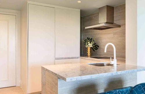 Nassau Hotel | Comfy Escape | Unit w/Kitchenette, Onsite Pool, Water Park, Pets Allowed!