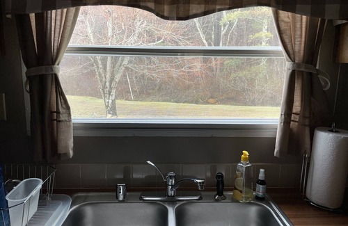 Crumpler House | Comfy Getaway w/stream and bridge out back