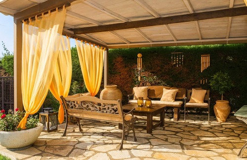 Marathopoli Apartment | Comfy nest in a garden, 1,5km to the sandy beach