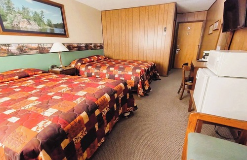 International Falls Hotel | Comfy Room w/Flat-Screen TV, Near Restaurants and Local Attractions