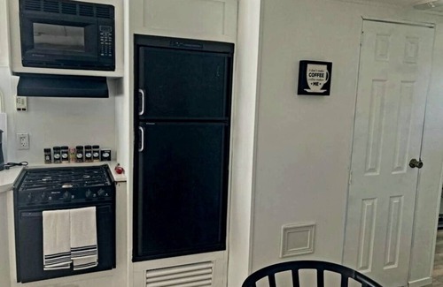 Central Escondido House | Comfy Stay in Private 2 Bedrooms Camper