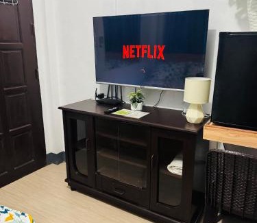 Virac Apartment | Comfy Stay with Wifi Netflix Kitchen Free Parking at Sonia's Island Stay