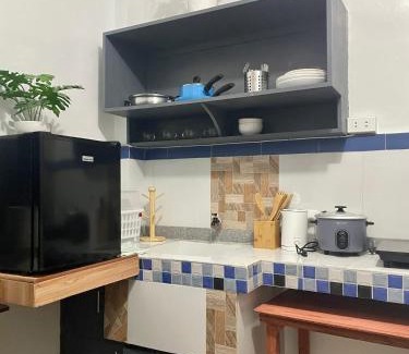 Virac Apartment | Comfy Stay with Wifi Netflix Kitchen Free Parking at Sonia's Island Stay