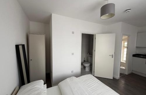 Chadwell House | Comfy Studio Flat