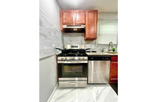 Montclair House | Comfy, suburban, NYC/EWR/Montclair