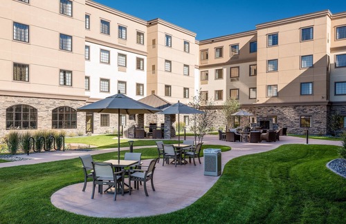 Altoona Condo | Comfy Suite | Free Breakfast, Free Wi-Fi, Indoor Pool and Hot Tub