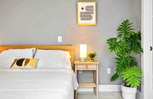 Liberty City Apartment | Compact & Comfy Studio w Essentials Near Airport