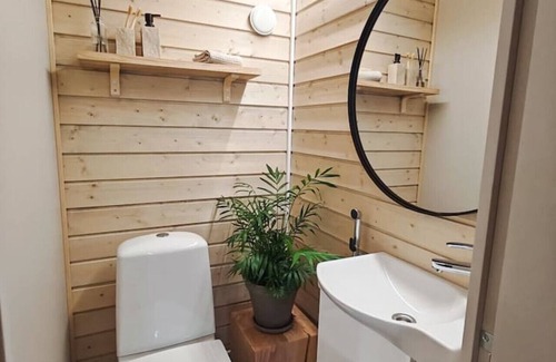 Yllas Cabin | Compact Cozy Cabin | Work & Play