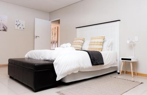 Bayswater House | Complete Modern 3-Bedroom Home En-suite Near Mall & Major Attractions