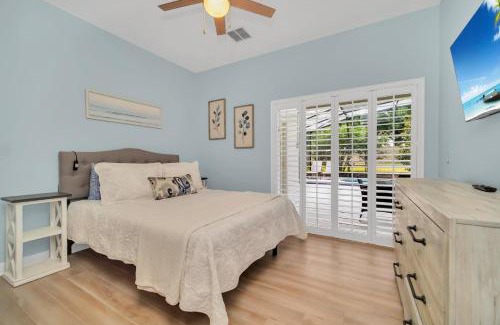 Highgate Park House | Completely Remodeled 5 Bedroom Disney Pool Home