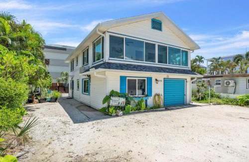 Bradenton Beach Apartment | Conch Cottage home