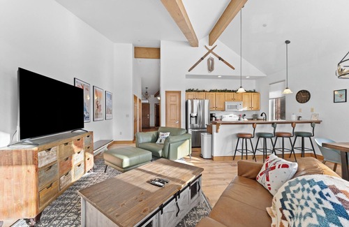 Willow Grove House | Condo Near Ski Resorts w/Stunning Mountain Views & Shared Hot Tub!
