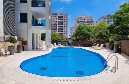 Tel Aviv Apartment | Condo & Pool in New North by FeelHome