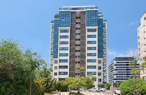 Tel Aviv Apartment | Condo & Pool in New North by FeelHome