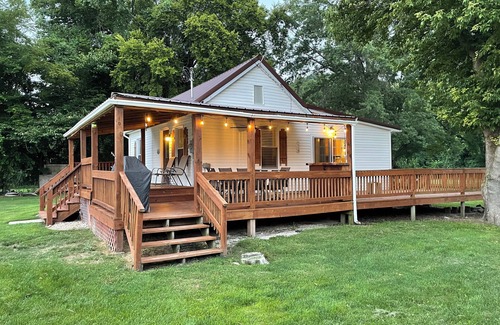 Grafton House | Confluence Cabin Grafton, IL