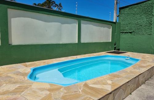 Indaia House | Confortável casa com piscina e churrasqueira a 100m da praia