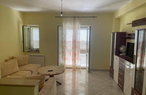 Falerna Apartment | Confortevole e Luminoso Appartamento 100mq a Falerna con Vista sul Paese e sul Promontorio con Free WiFi Free Parking e Smart TV