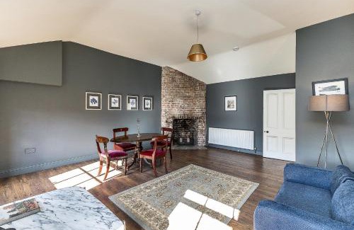 Broadstone Apartment | Connaught Apartment, 7 Henrietta Street, Dublin City Centre