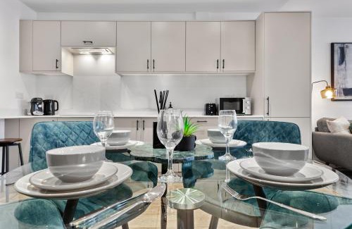 Friern Barnet Apartment | Contemporary 2BR Apt, Near Station, Free WIFI