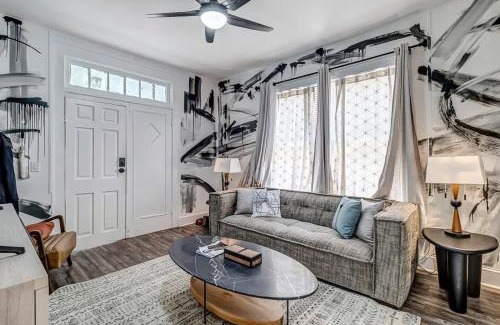 Urban Core Apartment | Contemporary Apartment - 5 Min To TIAA Bank Field!