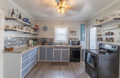 Port Clinton House | Contemporary Boutique Style Beach House steps from the water