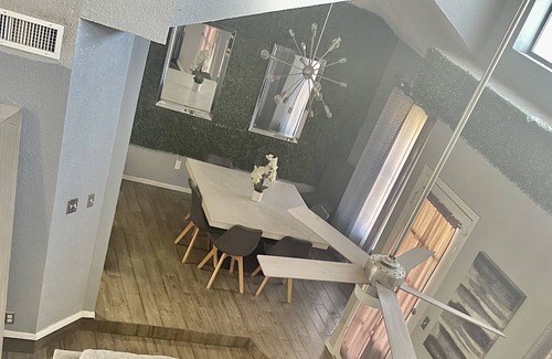 Biggs Field House | Contemporary house w/5 rooms for 13 ppl