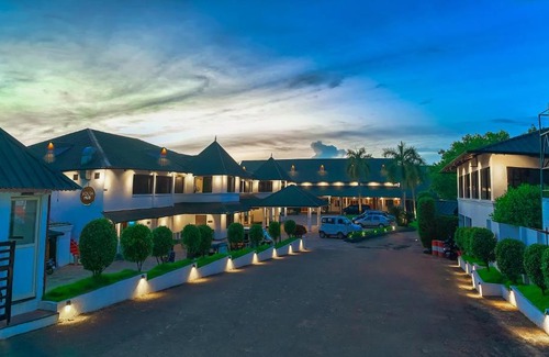 Changanacherry Hotel | Contour Backwaters Hotel Resort & Convention Centre
