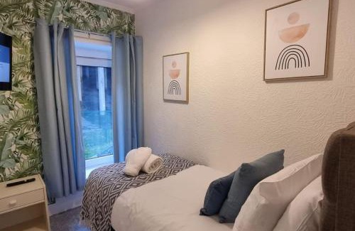 Port Talbot House | Contractor Base - Flexible Parking - Smart TVs in Rooms