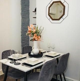 Norwich House | Contractor & Family friendly FREE Parking Central