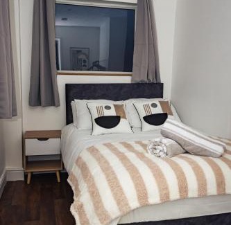 Norwich House | Contractor & Family friendly FREE Parking Central