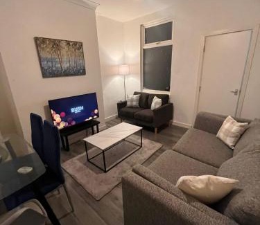 Liverpool House | Contractor home close to centre and motorway links
