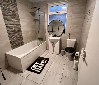 Liverpool House | Contractor home close to centre and motorway links