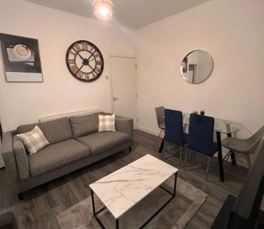 Liverpool House | Contractor home close to centre and motorway links