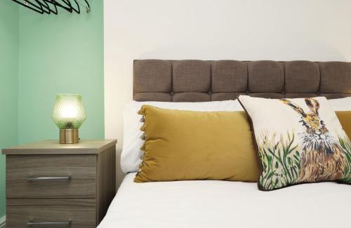 Castle House | Contractor Stay - Deck - TVs in Every Room