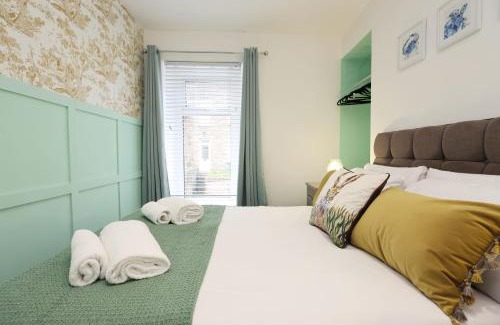 Castle House | Contractor Stay - Deck - TVs in Every Room