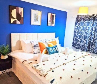 Stevenage Apartment | Contractors 1 Bed Central Serviced Accommodation with Balcony in Stevenage Free WIFI by White Orchid Property Relocation Welcome Contractors Business Travellers Families
