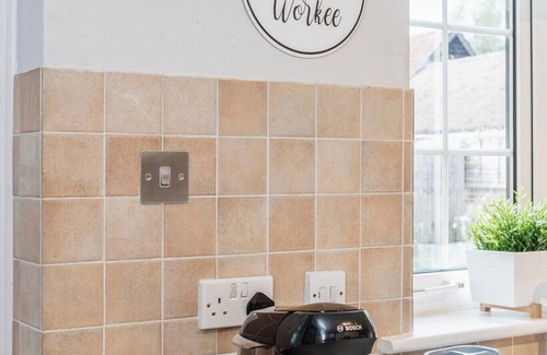 Ascot House | Contractors/Leisure-4 Bed House -Sleeps 8