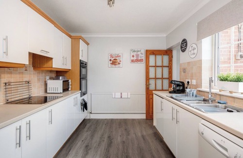 Ascot House | Contractors/Leisure-4 Bed House -Sleeps 8