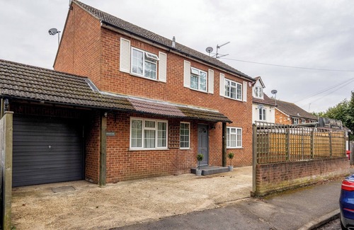 Ascot House | Contractors/Leisure-4 Bed House -Sleeps 8