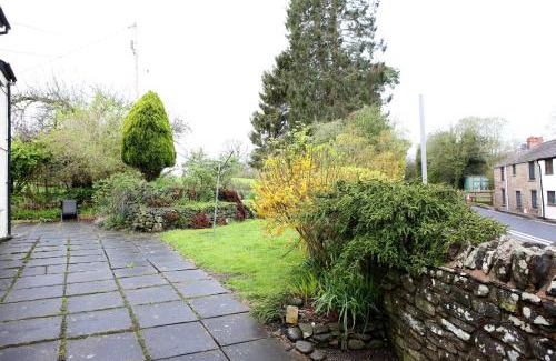 Longtown House | Convenient and stylish cottage