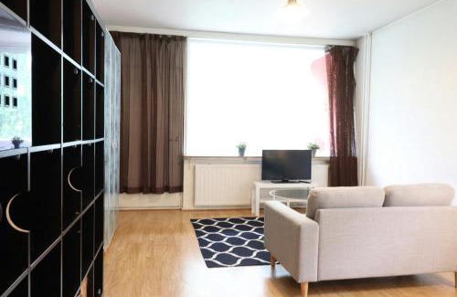 Itainen District Apartment | Convenient Apartment for 2