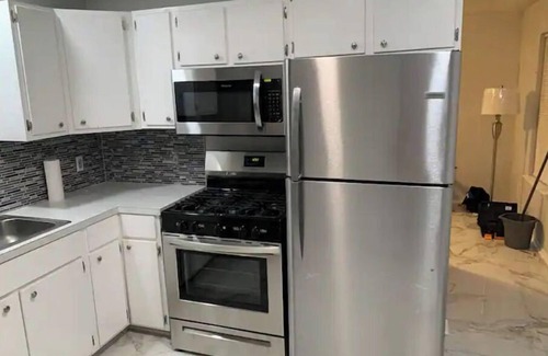 East Riverside House | Convenient Elegant Acreage - Baylor