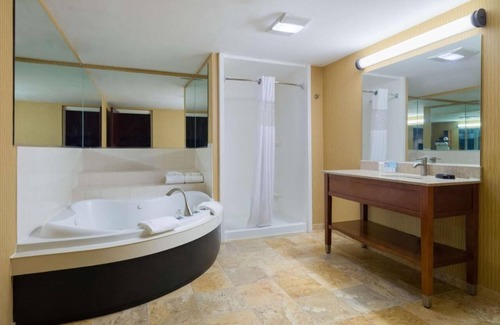 Carlisle Hotel | Convenient Getaway with Whirlpool – Close to Gettysburg and Hersheypark, Pets