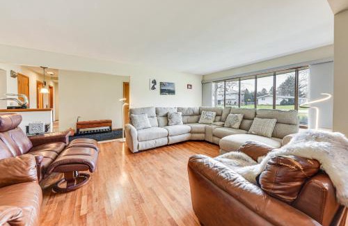 Racine Apartment | Convenient Racine Home 4 Mi to Lake Michigan!