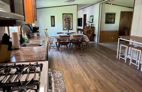 Nelsonville House | Convenient to OU, Hocking Hills and State Parks