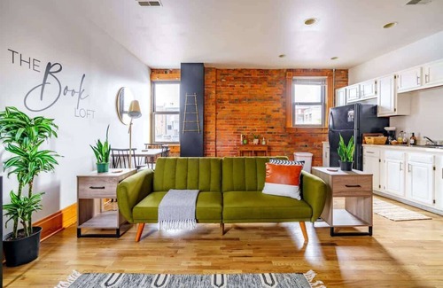 Weinland Park Apartment | Convention - King Bed - Short North - Free Parking