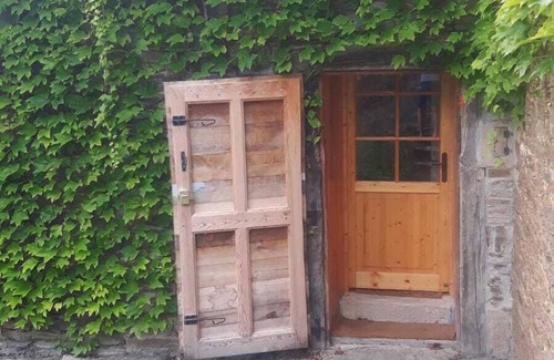 Paulinet House | CONVERTED BARN IN PEACEFUL COUNTRYSIDE