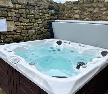 Carnforth Apartment | Converted Barn with Hot Tub, The Hayloft.